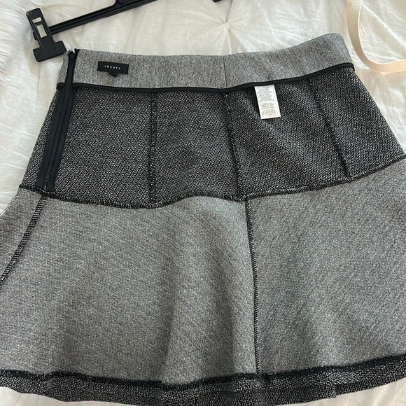Theory knit skater skirt in gray tones Sz 4 - Picture 7 of 9